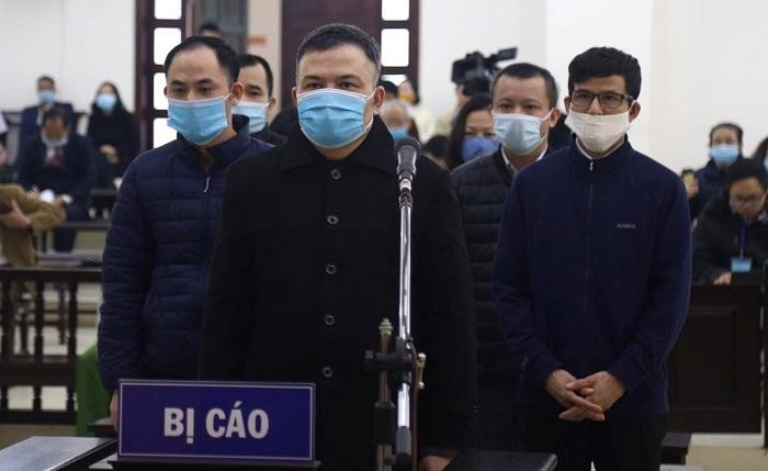 "Trùm" đa cấp Liên kết Việt Lê Xuân Giang và đồng phạm tại phiên tòa.