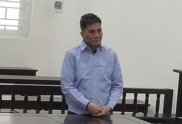 Trần Quang Nam bị đưa ra tòa xét xử.