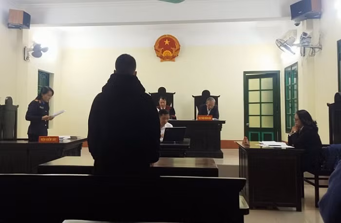 Bị cáo Nguyễn Đức Trí bị đưa ra xét xử tại phiên tòa.