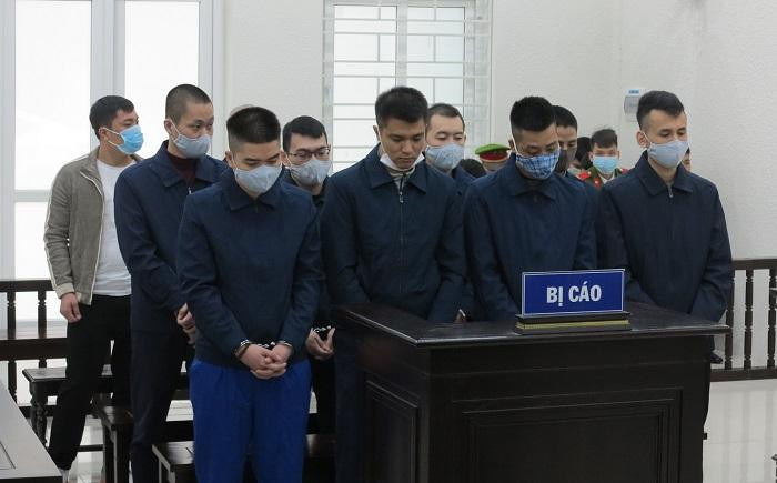 Nhóm đối tượng cưỡng đoạt tài sản cảnh sát giao thông bị đưa ra tòa xét xử.