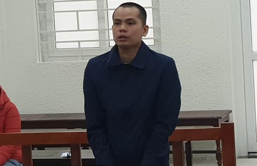 Phùng Văn Chiến bị đưa ra tòa xét xử.