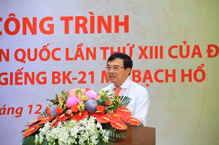 Đồng chí Hoàng Quốc Vượng phát biểu tại Lễ Gắn công trình Giàn BK21.