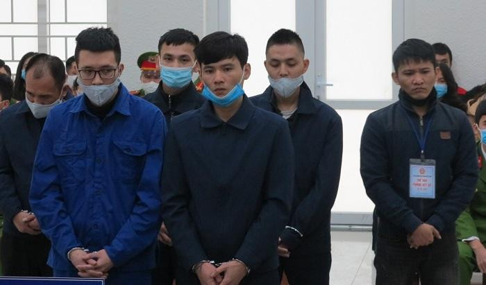 Các đối tượng trong vụ án bị đưa ra xét xử tại tòa. Các đối tượng trong vụ án bị đưa ra xét xử tại tòa.