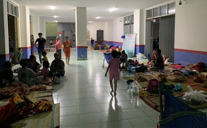 Bà con nhân dân thôn Phước Thiện (xã Bình Hải) trú bão an toàn tại Khu tập thể Vạn Tường.