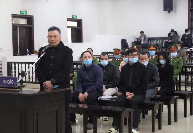 "Trùm" đa cấp Liên kết Việt Lê Xuân Giang và đồng phạm tại phiên tòa.
