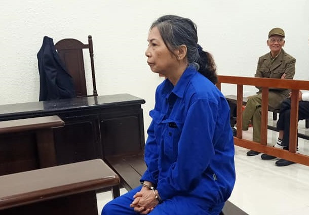 Nguyễn Thị Tuyết bị đưa ra xét xử tại phiên tòa