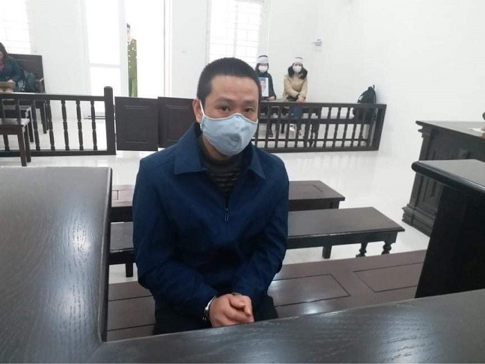 Lò Văn Cung bị đưa ra xét xử tại phiên tòa.