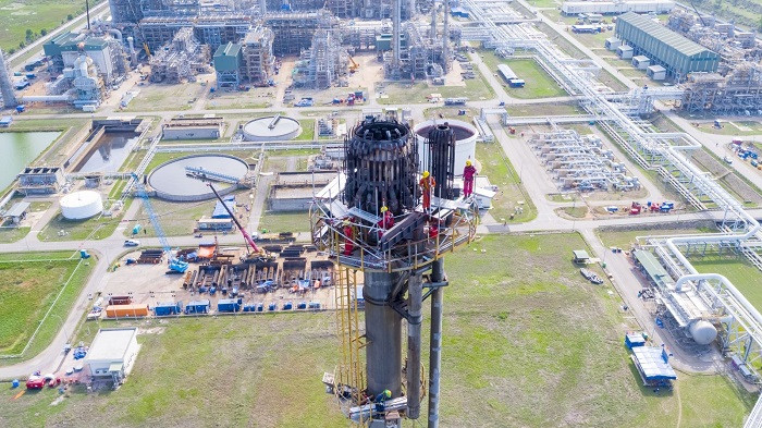 Bảo dưỡng đuốc đốt Flare trong bảo dưỡng tổng thể lần thứ tư NMLHD Dung Quất. Bảo dưỡng đuốc đốt Flare trong bảo dưỡng tổng thể lần thứ tư NMLHD Dung Quất.