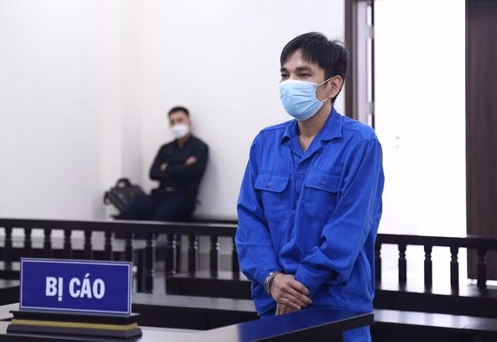 Vũ Thanh Hùng bị đưa ra xét xử tại phiên tòa.