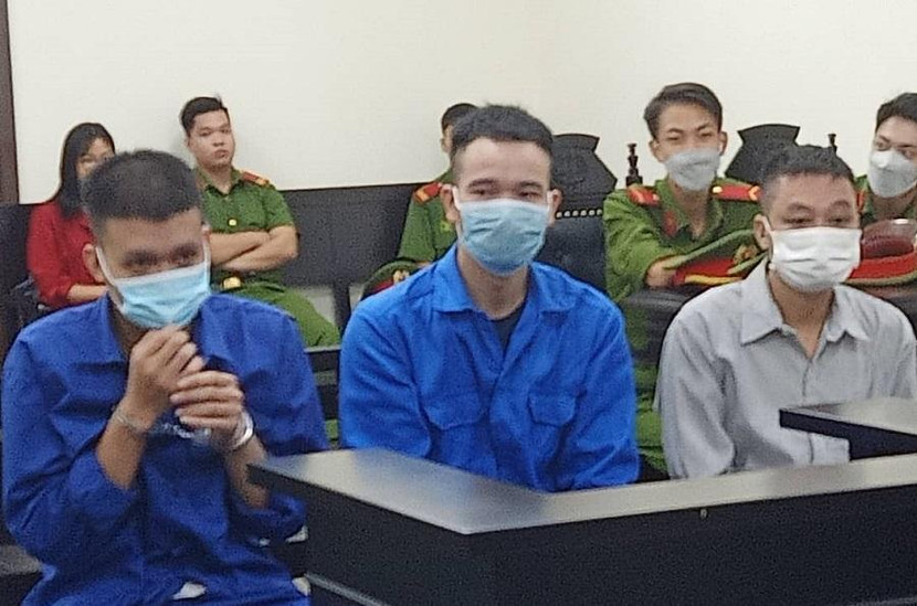 Các bị cáo trong vụ án bị đưa ra xét xử tại phiên tòa.