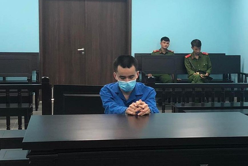 Nguyễn Đình Hòa bị đưa ra xét xử tại phiên tòa.