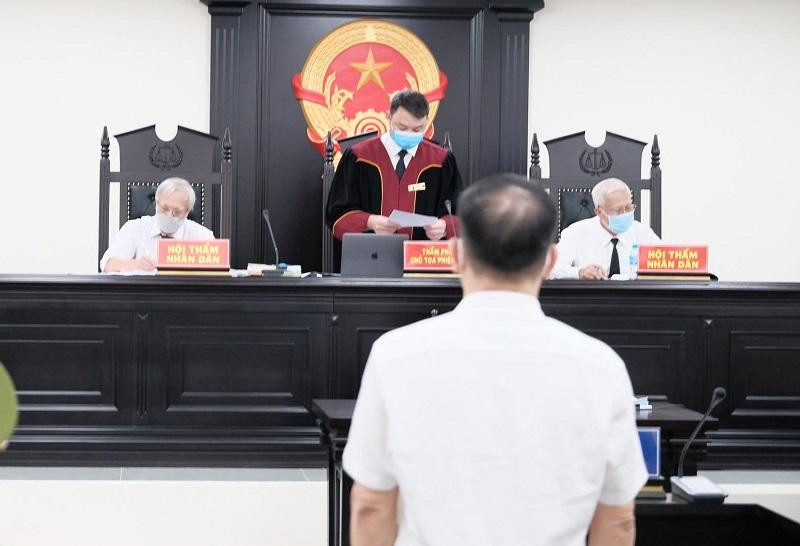 HĐXX sơ thẩm vụ án do Thẩm phán Trần Nam Hà làm Chủ tọa. HĐXX sơ thẩm vụ án do Thẩm phán Trần Nam Hà làm Chủ tọa.