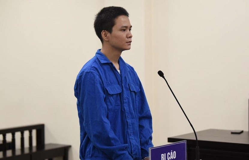 Phùng Văn Vinh bị đưa ra xét xử tại phiên tòa.