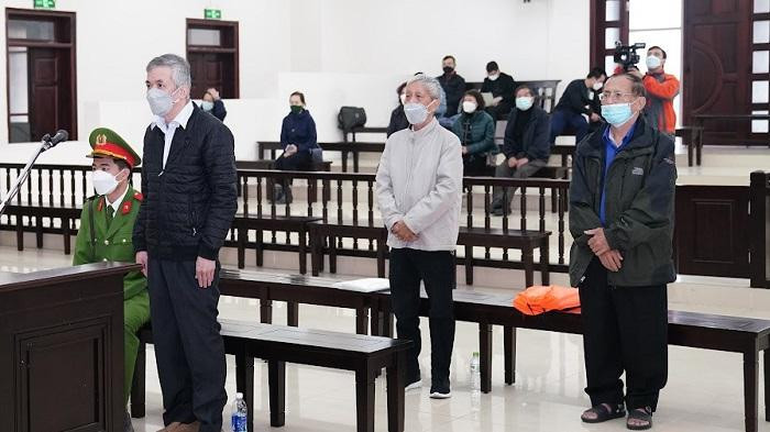 Các bị cáo trong vụ án tại phiên tòa phúc thẩm.