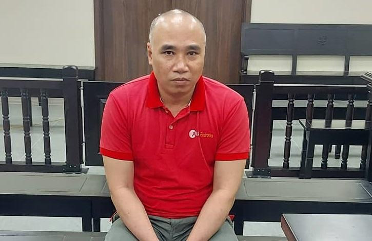 Nguyễn Văn Quỳnh bị đưa ra xét xử tại phiên tòa. Nguyễn Văn Quỳnh bị đưa ra xét xử tại phiên tòa.