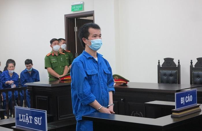 Nguyễn Quốc Tuấn bị đưa ra xét xử tại phiên tòa. Nguyễn Quốc Tuấn bị đưa ra xét xử tại phiên tòa.