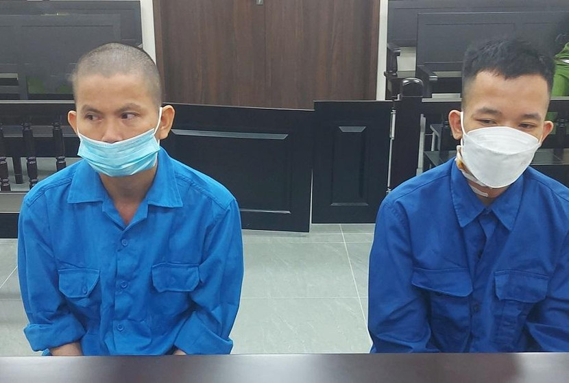 Bộ đôi mua bán cô gái "9 X" bị đưa ra xét xử tại tòa.