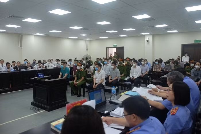 Phiên tòa xét xử cựu Thứ trưởng Bộ Y tế Trương Quốc Cường và 13 bị cáo liên quan.