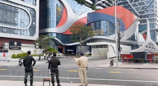 Cảnh sát phong tỏa một khách sạn tại Sihanoukville liên quan tới sự cố lây nhiễm Covid-19 cộng đồng Cảnh sát phong tỏa một khách sạn tại Sihanoukville liên quan tới sự cố lây nhiễm Covid-19 cộng đồng