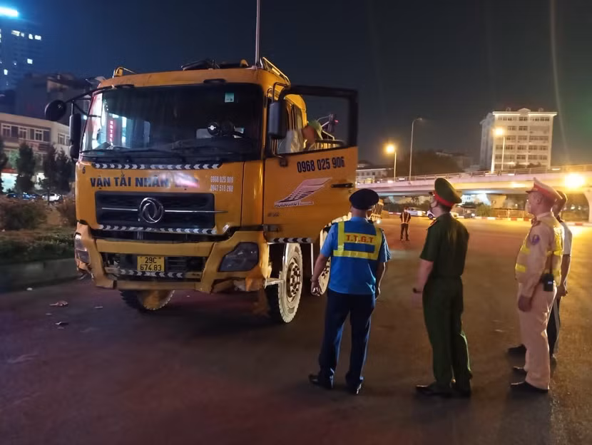 Các lực lượng sẽ xuyên đêm "phục kích" xử lý xe quá khổ quá tải Các lực lượng sẽ xuyên đêm "phục kích" xử lý xe quá khổ quá tải