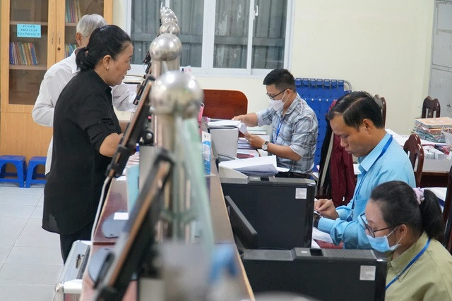 Người dân mong thành phố quan tâm, tạo điều kiện khi thực hiện các thủ tục hành chính liên quan đến chuyển đổi giấy tờ tùy thân