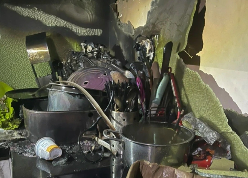 Khu vực bếp của một căn hộ chung cư bị cháy do bất cẩn khi đun nấu mà không có người trông
