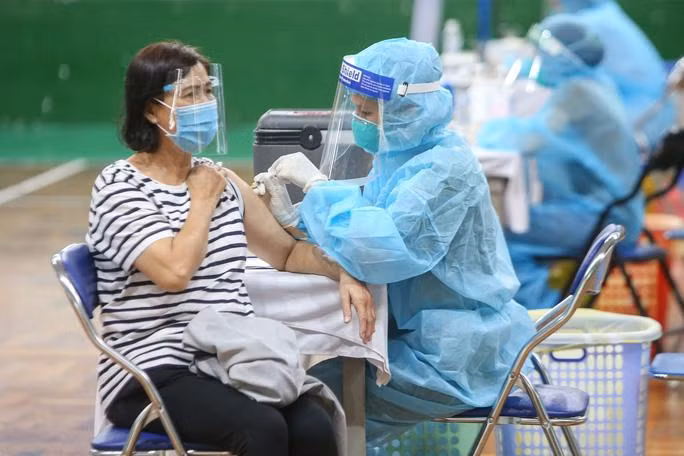 Tỷ lệ tiêm vaccine càng cao thì cuộc sống càng nhanh chóng trở lại trạng thái bình thường