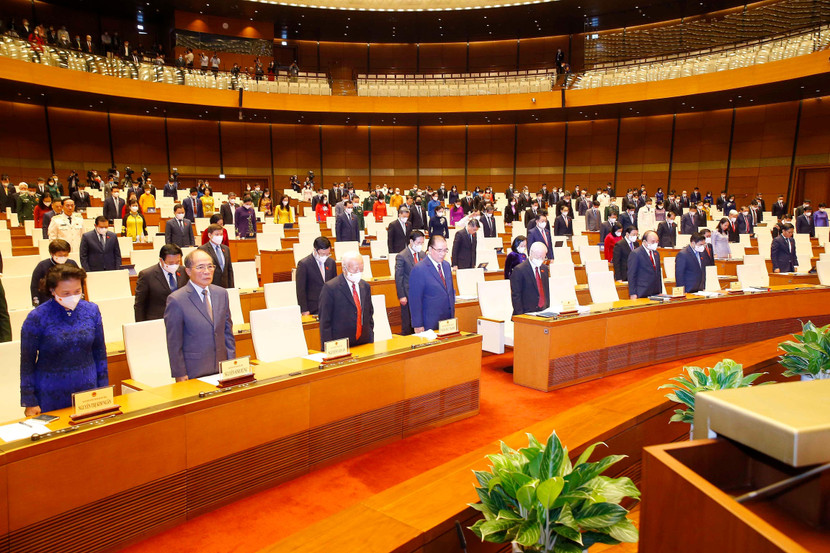 Các đại biểu Quốc hội mặc niệm đồng bào tử vong, cán bộ, chiến sĩ hy sinh do dịch Covid-19 Các đồng chí lãnh đạo, nguyên lãnh đạo Đảng, Nhà nước và đại biểu Quốc hội dự phiên khai mạc