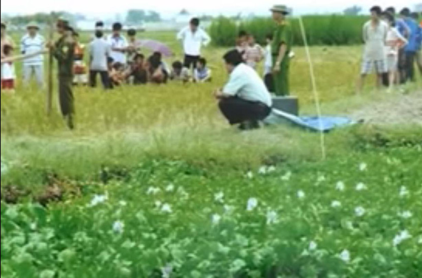 Cơ quan điều tra tiến hành khám nghiệm hiện trường Cơ quan điều tra tiến hành khám nghiệm hiện trường