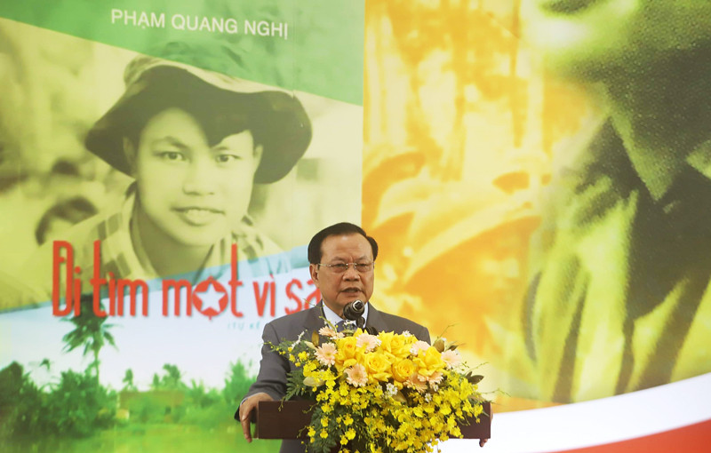 Nguyên Bí thư Thành ủy Hà Nội Phạm Quang Nghị, tác giả cuốn sách "Đi tìm một vì sao" phát biểu trong buổi ra mắt cuốn sách tại Thư viện Quốc gia Việt Nam