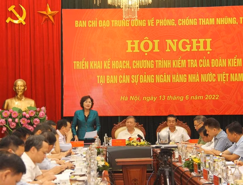 Thống đốc Ngân hàng Nhà nước Nguyễn Thị Hồng phát biểu tại hội nghị Thống đốc Ngân hàng Nhà nước Nguyễn Thị Hồng phát biểu tại hội nghị