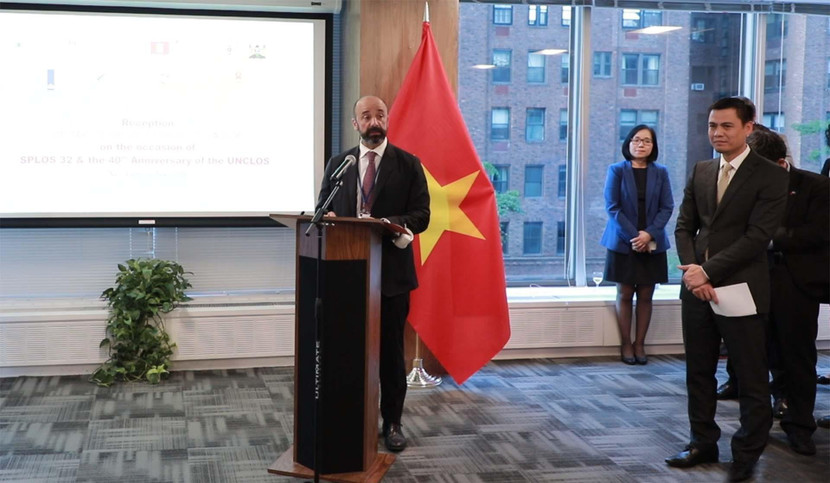 Phó Tổng thư ký LHQ phụ trách các vấn đề pháp lý Miguel Soares phát biểu tại buổi chiêu đãi