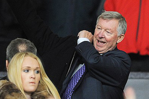 Say xỉn, fan M.U gọi cảnh sát đòi gặp... Sir Alex ảnh 1