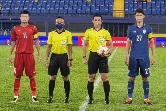 Trọng tài Harafiah (thứ hai từ phải sang) từng bắt chính trận Việt Nam - Thái Lan tại giải U23 Đông Nam Á 2022 Trọng tài Harafiah (thứ hai từ phải sang) từng bắt chính trận Việt Nam - Thái Lan tại giải U23 Đông Nam Á 2022