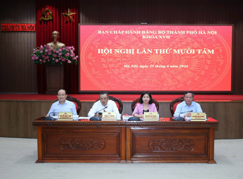 Các đồng chí chủ trì hội nghị