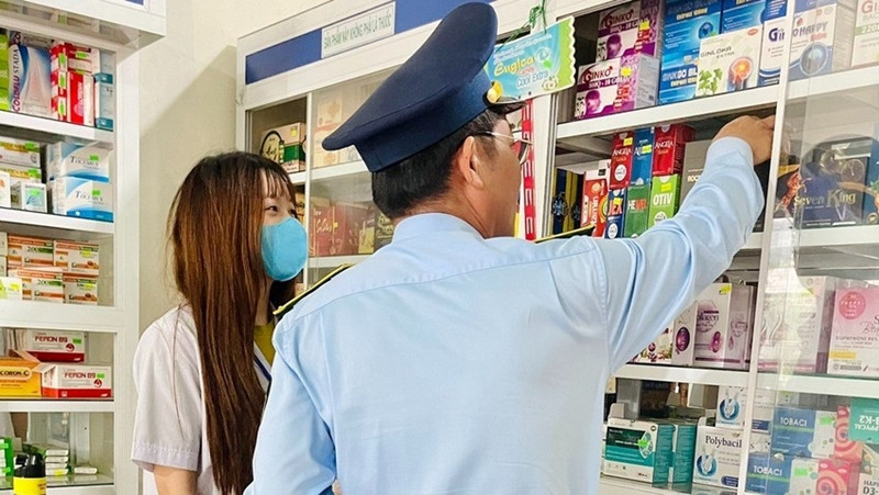 Kiểm tra một cơ sở hành nghề dược tư nhân Kiểm tra một cơ sở hành nghề dược tư nhân