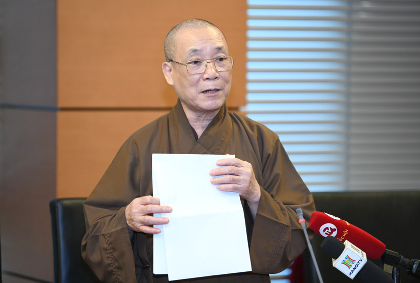 Đại biểu Thích Bảo Nghiêm thảo luận tổ