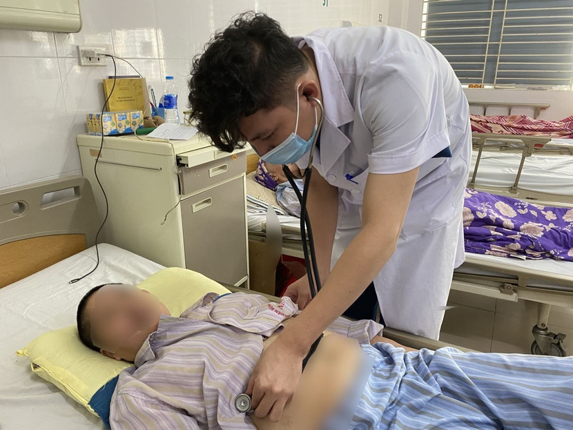 Điều trị cho một bệnh nhân mắc liên cầu khuẩn (Ảnh minh họa) Điều trị cho một bệnh nhân mắc liên cầu khuẩn (Ảnh minh họa)