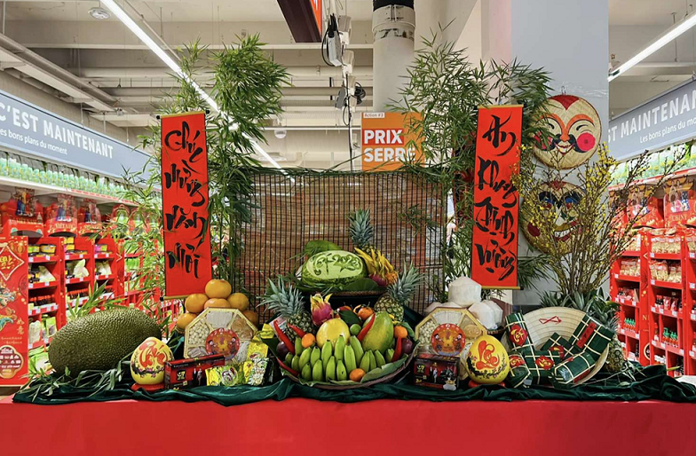 Không khí Tết Việt Nam tại siêu thị Carrefour