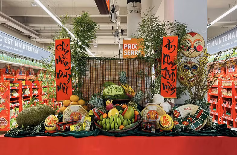 Không khí Tết Việt Nam tại siêu thị Carrefour