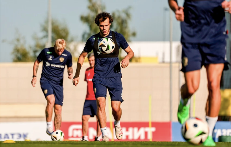 Tuyển Nga tập luyện chuẩn bị cho trận ra quân LPBank Cup gặp chủ nhà Việt Nam