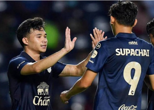 Supachok (trái) và Supachai xin rút khỏi tuyển Thái Lan vì chấn thương Supachok (trái) và Supachai xin rút khỏi tuyển Thái Lan vì chấn thương