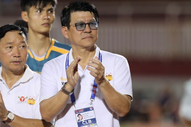 Dù cựu HLV Vũ Tiến Thành vẫn phụ trách chính công tác chuyên môn của đội