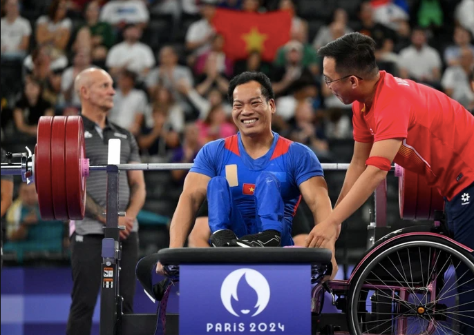Tấm huy chương đồng tại Paris 2024 giúp Lê Văn Công hoàn tất bộ sưu tập huy chương Paralympic