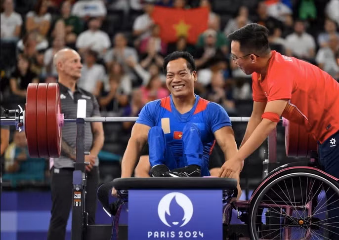 Tấm huy chương đồng tại Paris 2024 giúp Lê Văn Công hoàn tất bộ sưu tập huy chương Paralympic