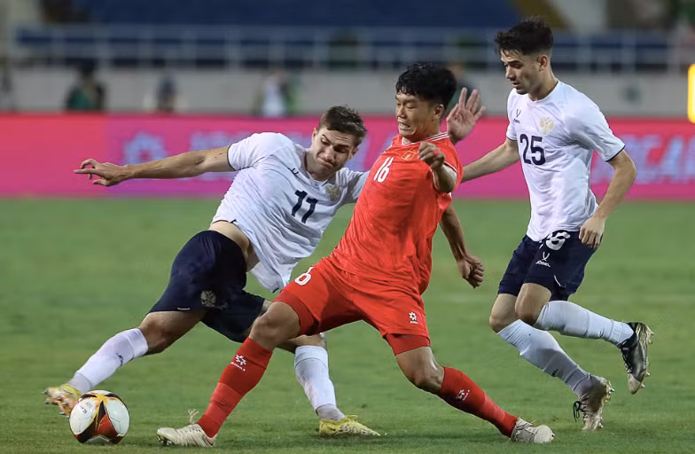 LPBank Cup không còn tranh vô địch, tuyển Việt Nam (áo đỏ) sẽ đấu Thái Lan để tích luỹ điểm trên bảng xếp hạng FIFA