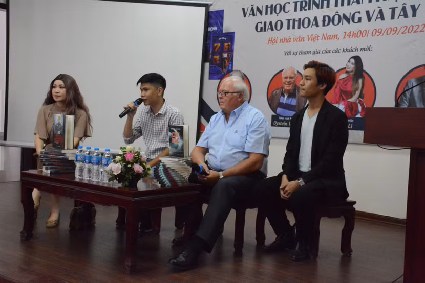 Các khách mời tại buổi tọa đàm