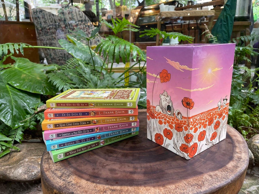 Bộ sách gồm 6 cuốn "Dorothy và xứ Oz diệu kỳ” Bộ sách gồm 6 cuốn "Dorothy và xứ Oz diệu kỳ”