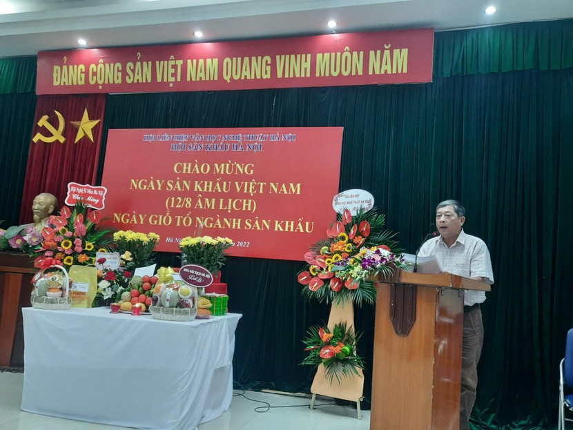 NSND Nguyễn Hoàng Tuấn, Chủ tịch Hội Sân khấu Hà Nội phát biểu tại buổi lễ NSND Nguyễn Hoàng Tuấn, Chủ tịch Hội Sân khấu Hà Nội phát biểu tại buổi lễ