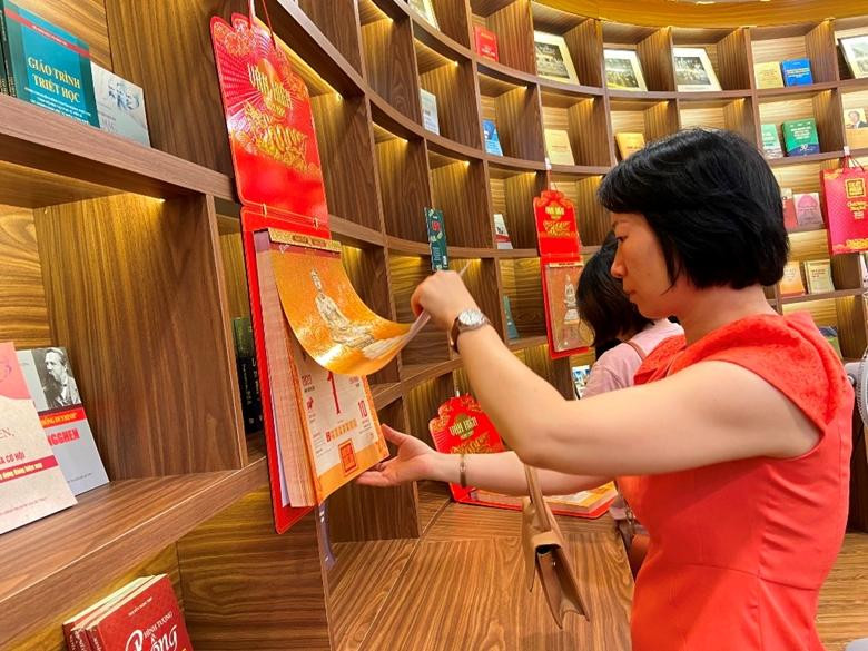 Bộ lịch nhận được sự quan tâm của đông đảo độc giả Bộ lịch nhận được sự quan tâm của đông đảo độc giả